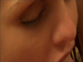 A Lesbian World: Sesi jilat lesbian di luar, di atas air terjun