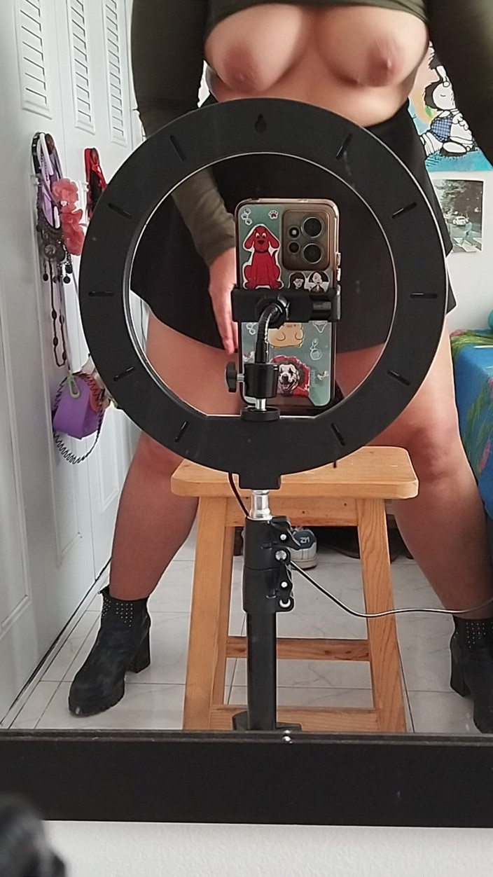 Nana Bela: Sexy davanti allo specchio