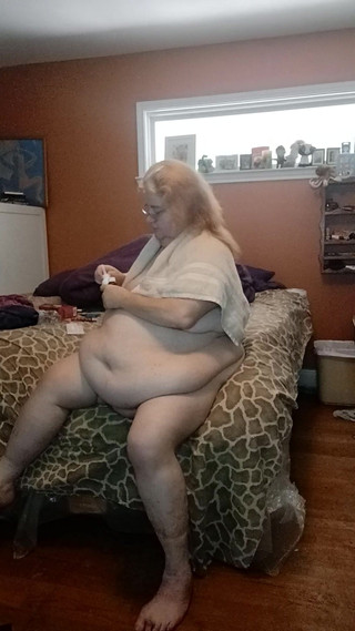 BBW nurse Vicki adventures with friends: Nurse V Icki Strips Nude and Puts Red Hair Color...