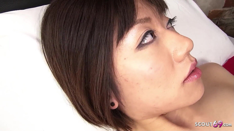 Asian porn collection: Lesbiche giapponesi scopano con giocattoli sessuali senza censure