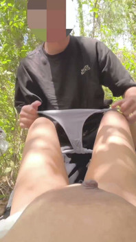 Double creampie dans la nature.
