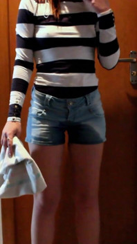 Short Pants Redhead Had a Pipi Accident and Wet Her Pants