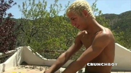 Slut twink used bareback by XXL cock: Esibizione all'aperto con dei ragazzi gay che scopata senza preservativo