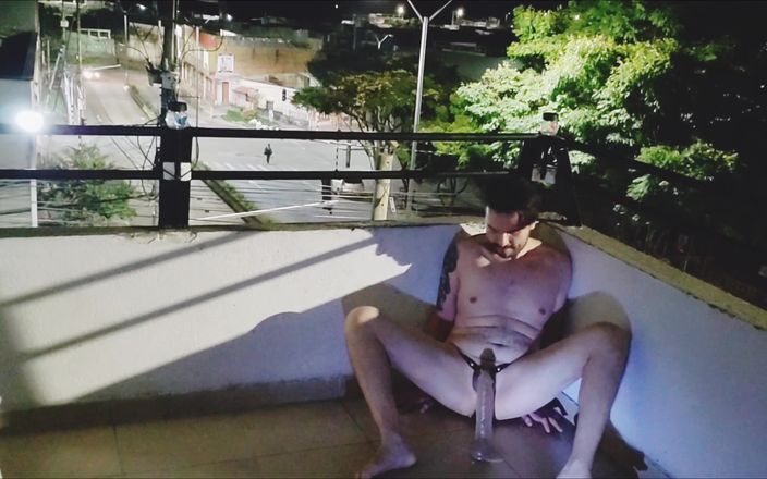 SlutClosetedfag: Sveltina sul balcone