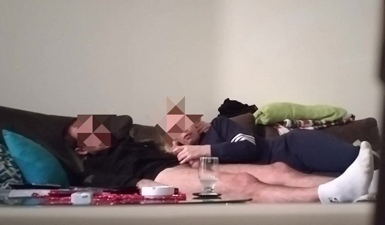 WesternSerbia: पत्नी मेरे लंड को वास्तव में अच्छा उड़ा रही है