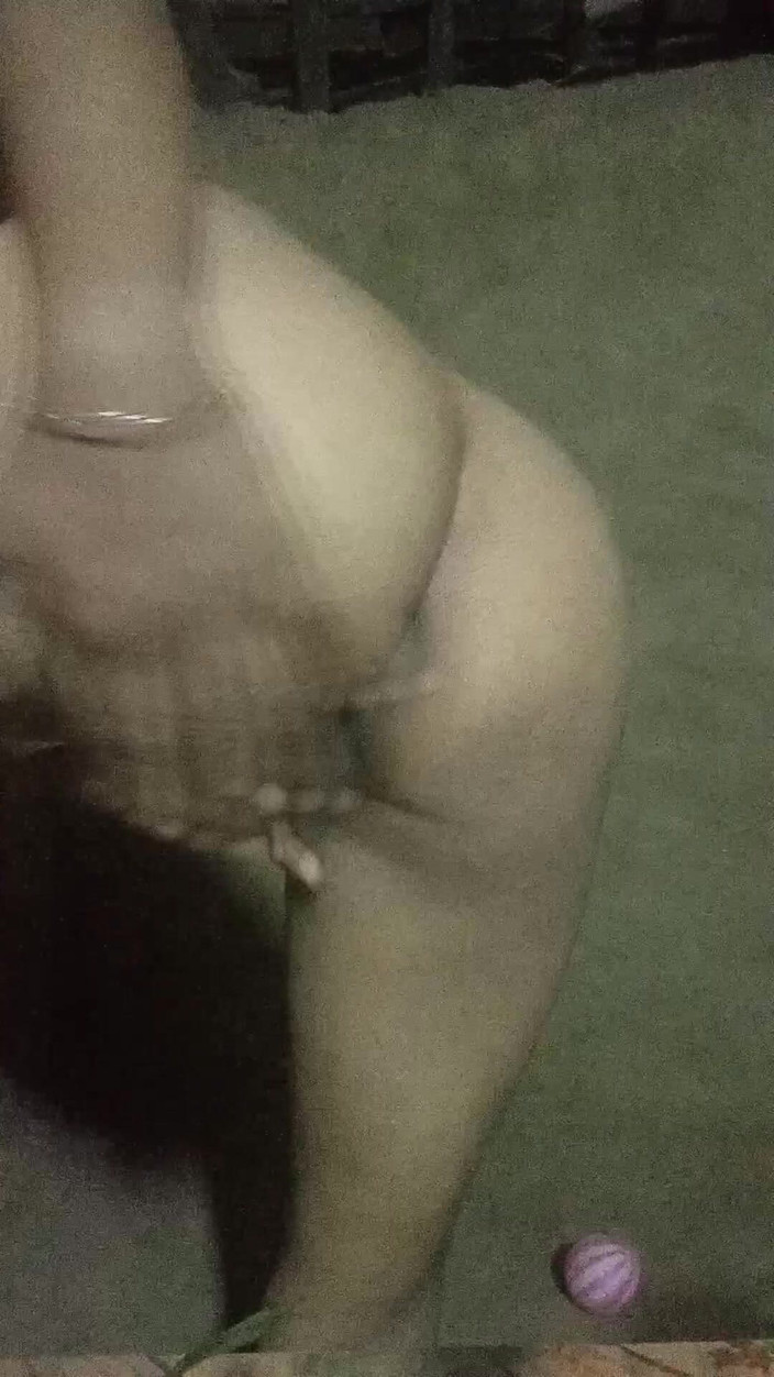 Asmita_bhil: Mooie schoonzus heeft 's nachts seks met een vinger