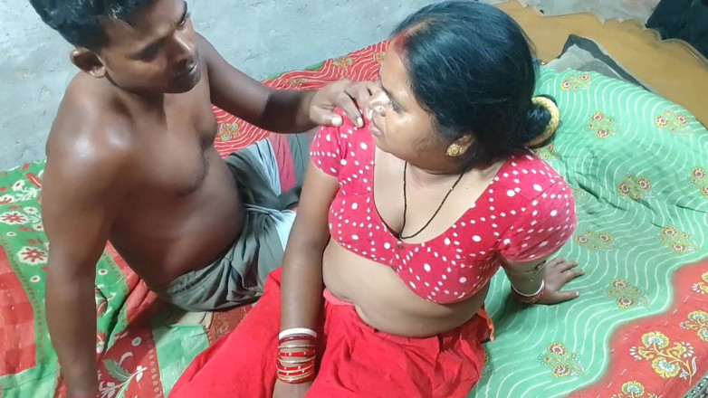 Raju Raju: Une jeune belle-tatie à poil se fait baiser