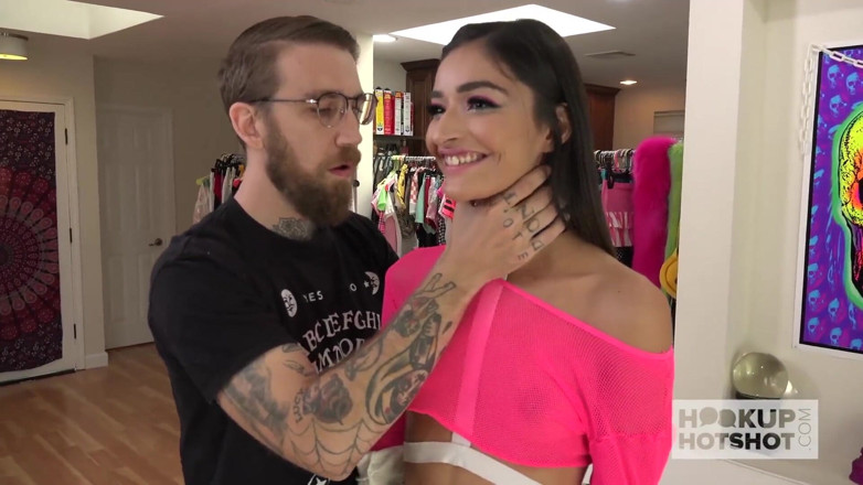 Hookup Hotshot: Экзотическую тинку Emily Willis жестко раздалдали