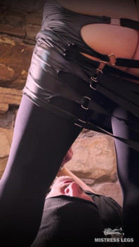 Worship My Nylon Feet and Big Booty
