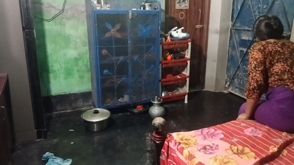 Desimombd: Devor und Bhabhi gehen in ein sehr altes Haus und...