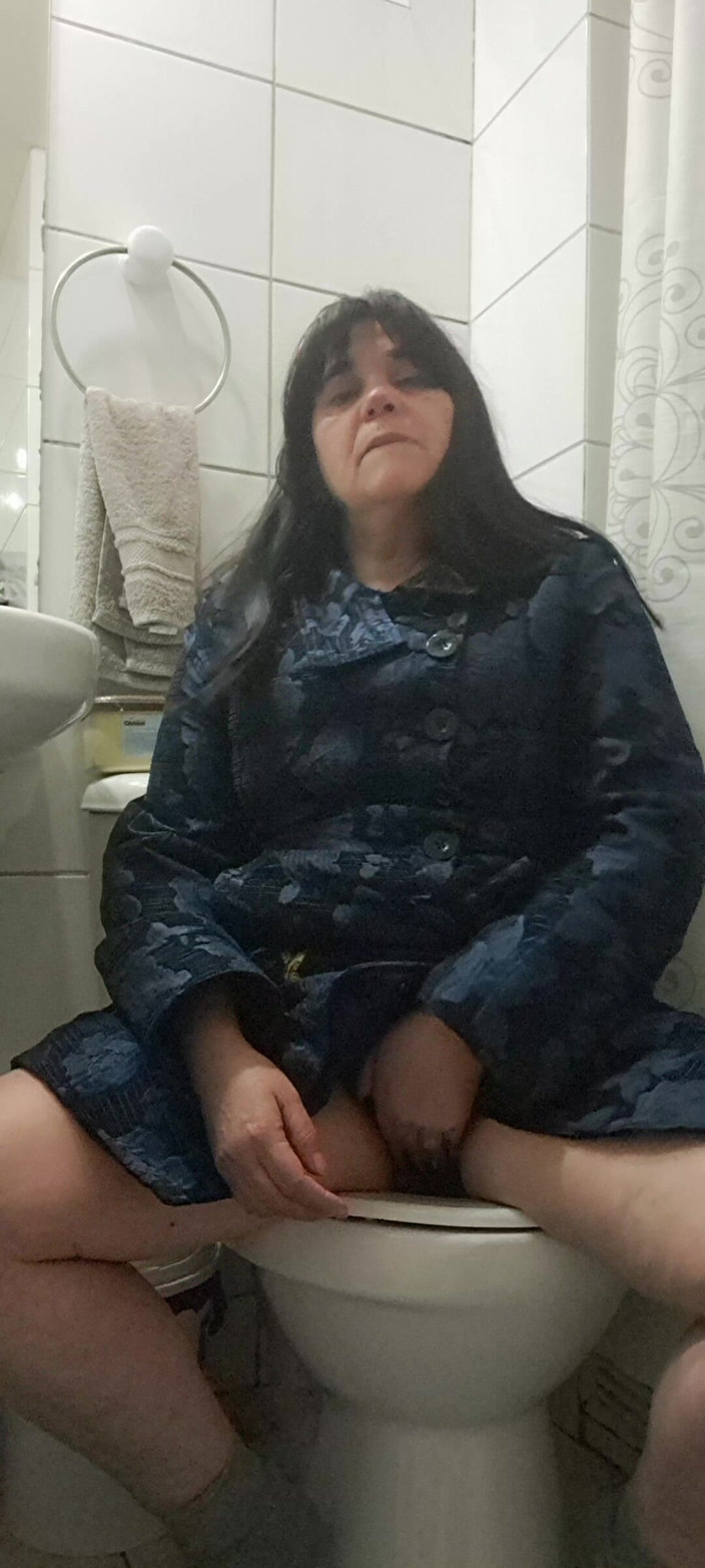 Mommy big hairy pussy: MILF Je Nahý Pod Srstí Jít Ven