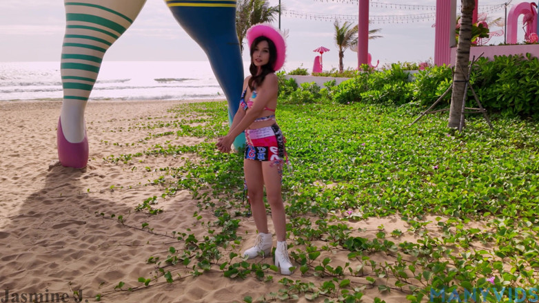 Jasmine J: Anal Play in the Sky Pool 4K
