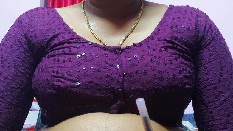 Desi Mohini: Ragazza indiana calda sedotta dal giovane