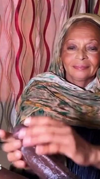 La Abuela Es Una Comedora De Leche Y Obsesionada Con Mi Gran Polla