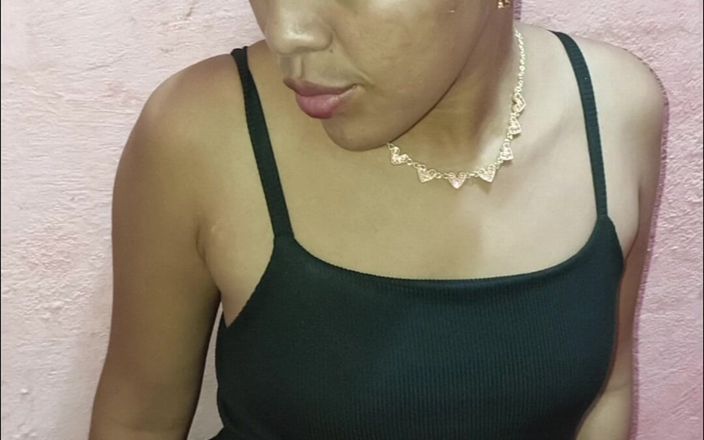 Agathatey_1: Agathatey prende foto super eccitate che mostrano la sua grande...