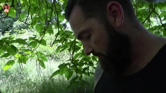 De vogelspotter: Ashley More ontdekt 2 geile menselijke mannen