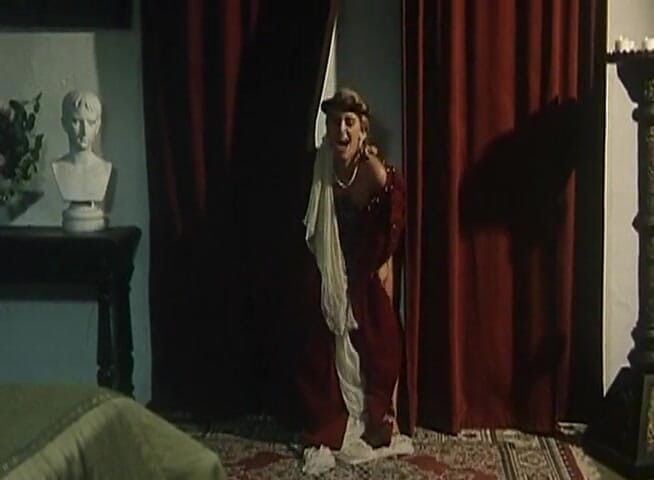 The Vintage Era: Loira se divertindo com gloryhole medieval