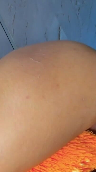 Lesbian Friends: Dildo geneukt in de kelder