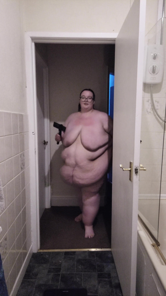 SSBBWLadyBrads: Pesa nuda alla fine di agosto