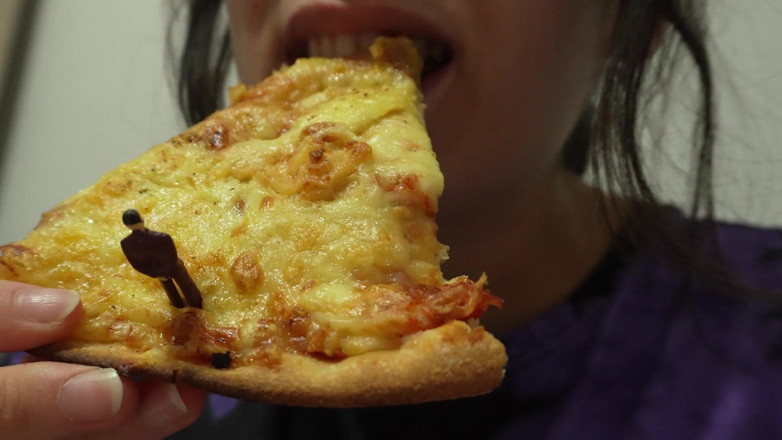 AmayaMori: Kolacja pizzy Giantess ma dziki zwrot Mały człowiek staje się...