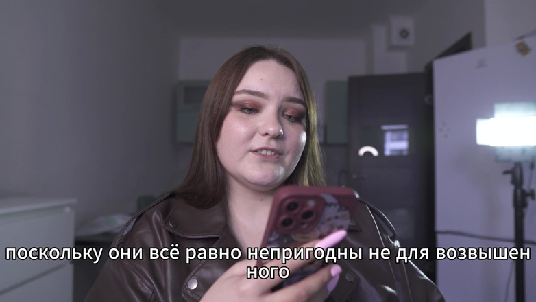 Polly Sweet: Synopsis - La femme du lieutenant s’allongea volontiers sous le patron 