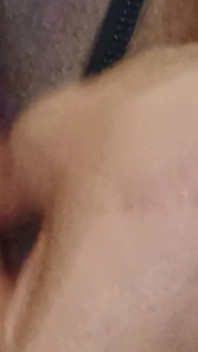 Ragazza beccata mentre si masturba