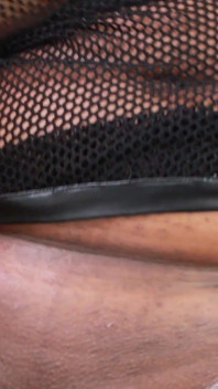 Bir dildo ile
