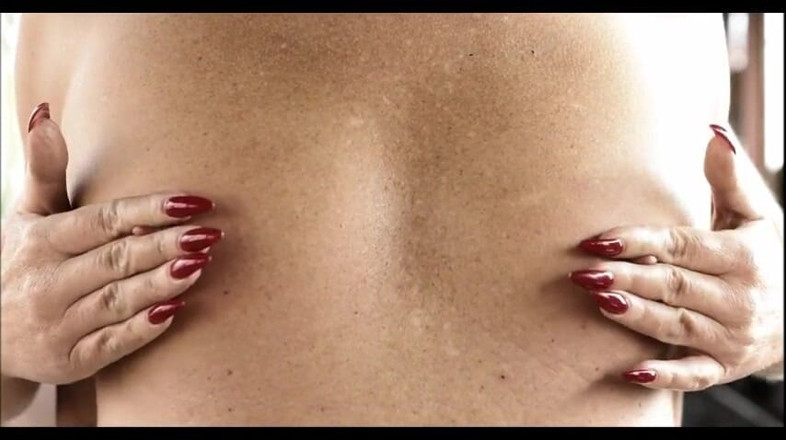 Lady Luciana Di Domizio: The slave and the red nails