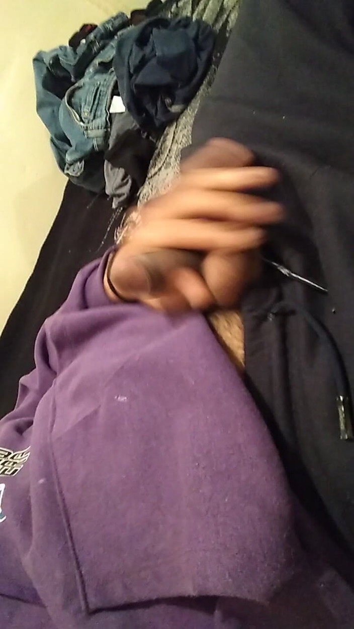 AlexAlejandro13: Auf dem bett meiner stiefschwester berührt schwanz