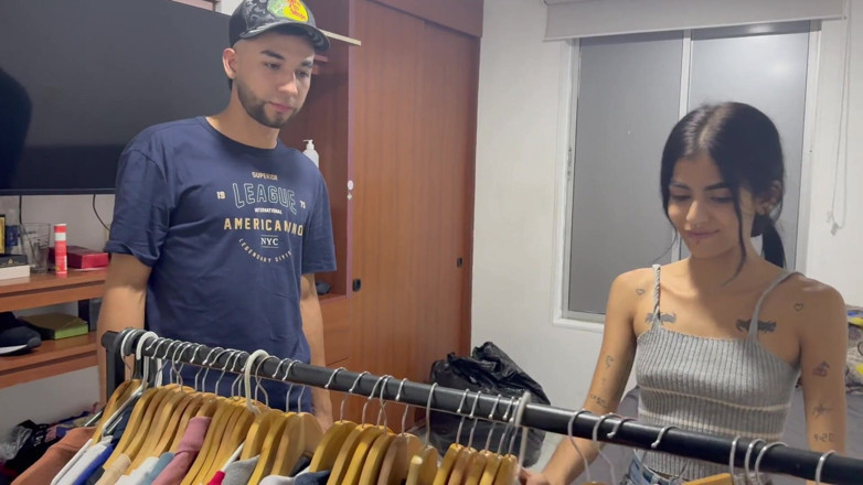 Chorran: A Beautiful Employee Gives Me a Shirt in Exchange for...