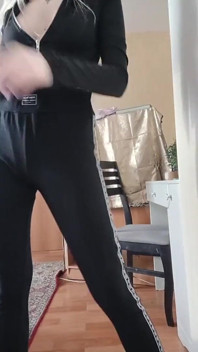 Elza kom：当然你真的很想给我脱衣服