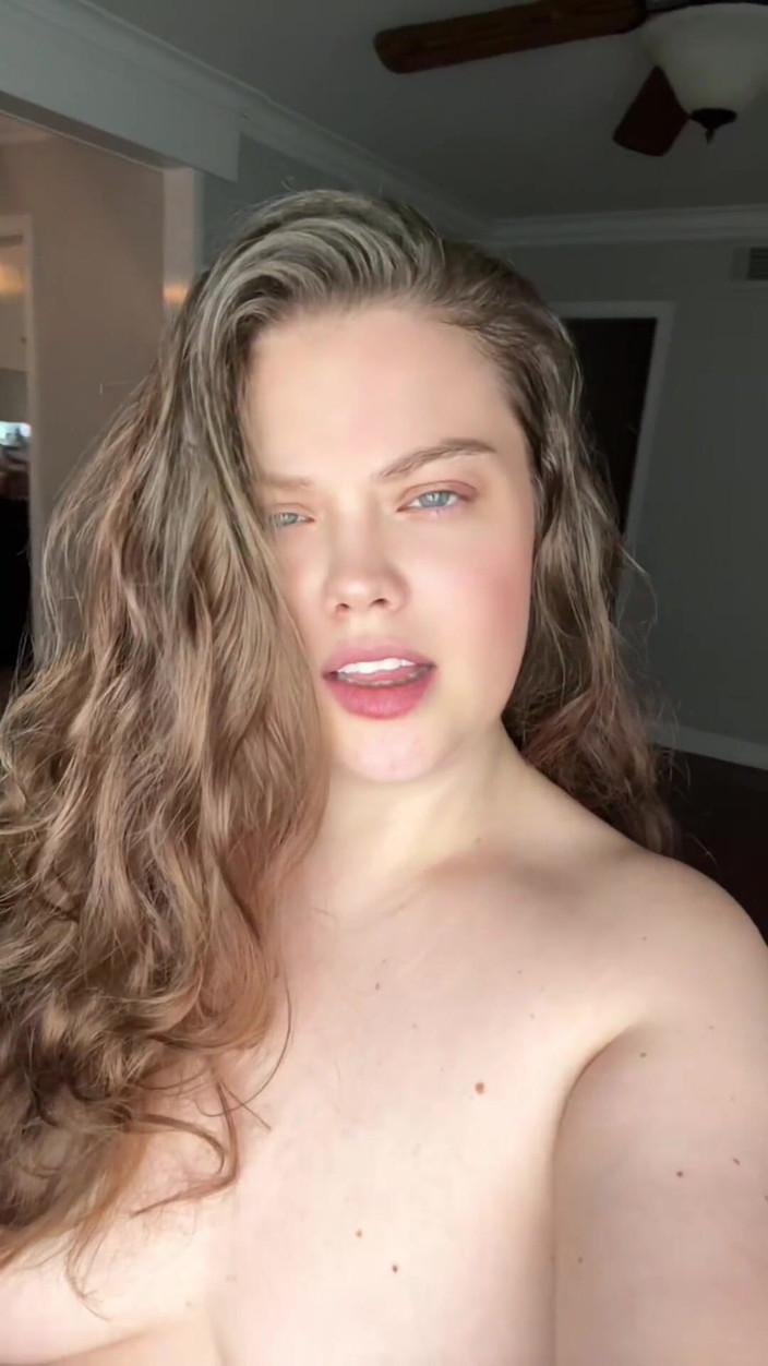 Dirtysecret: Femdom en POV : cracher et se moquer d’une petite bite