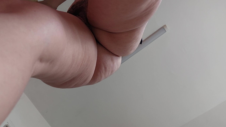 Amateur_MS: Pepek latina berbulu seksi, pantat besar. Bini berbulu pantat besar,...