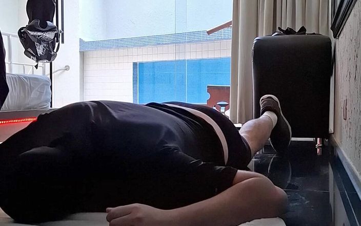Combat and fetish: Bos besar memberikan hukuman kepada karyawannya