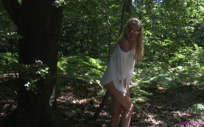Danielle Maye: Kencing di dalam hutan dengan Penny