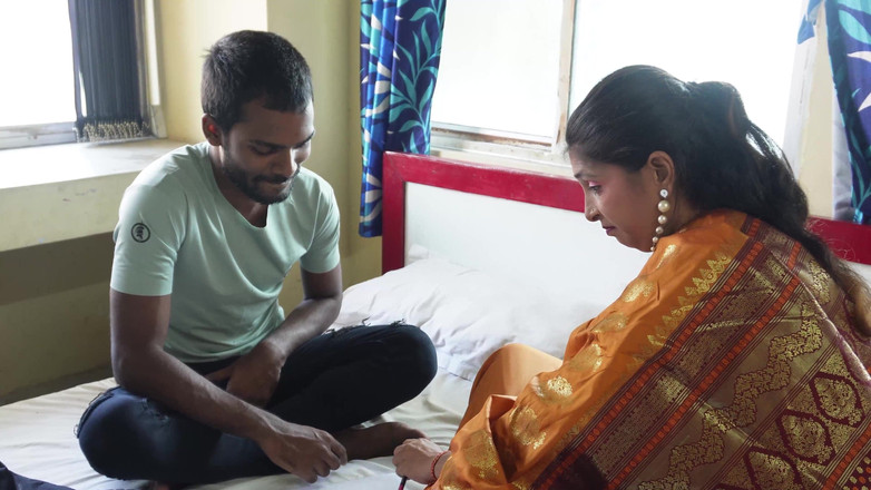 Xtramood: セクシーなレディット教師は彼女の学生、ハードコアセックスによって彼女のお尻をなめたいです