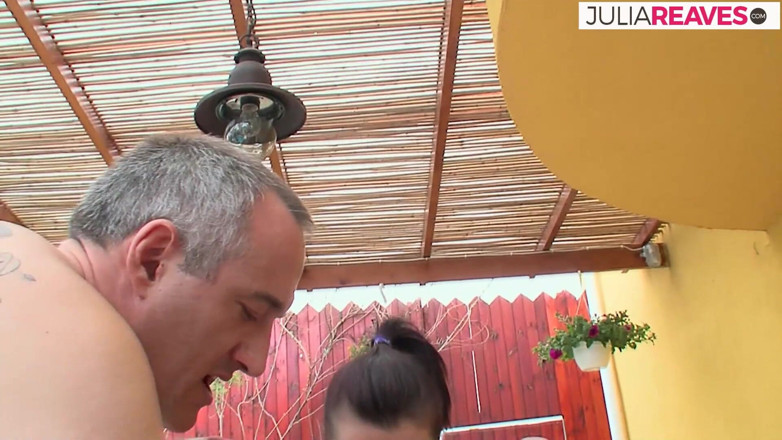 Watch me DEEPTHROAT: Sexy holka jezdí na obrovském ptákovi po kouření do výstřiku...