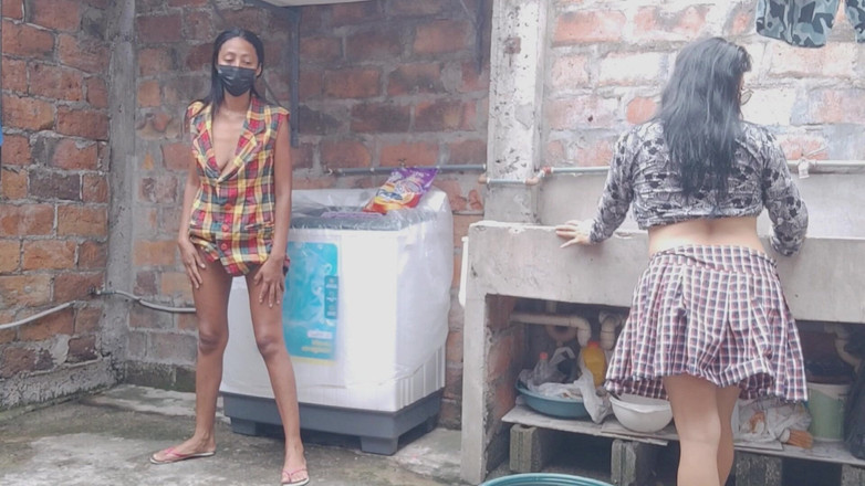 NEGRITA SEXY: Klaffige nachbarn reden im Garten der Nachbarschaft schmutzig. Sie haben...