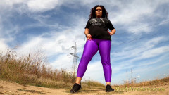 Pee Adventures: Bbw fa pipì attraverso i suoi leggings in una calda...