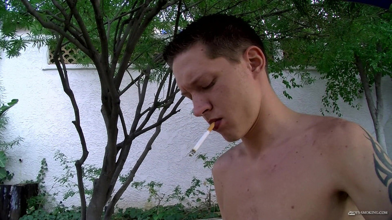Boys Smoking: Patrick &amp; ryan rauchen draußen!