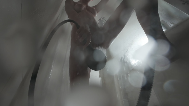 ScottishSweetie: Tight Hairy Pussy Pissing in the Shower