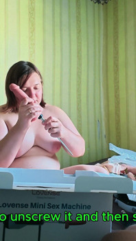 Molliges Mädchen Mit Großen Festen Titten Oral an Lovense Sexmaschine Closeup