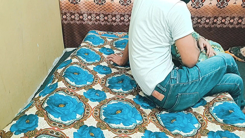 Pakistani CoupleX: Une belle princesse sexy se fait baiser par une bhabhi...