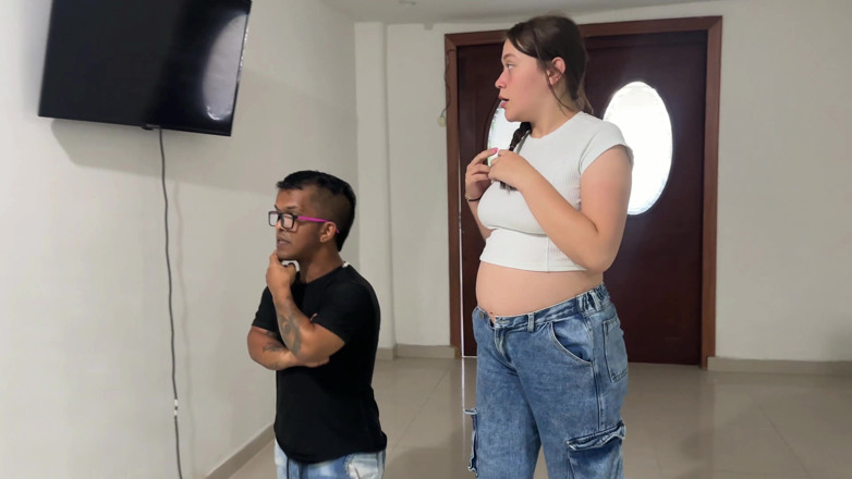 Julianaburning: Eu fodo uma consultora imobiliária grávida rica para que ela...
