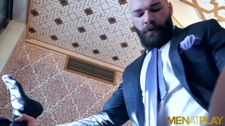 Menat Play: Menatplay - Andy Star follada anal por barbudo Max Duro