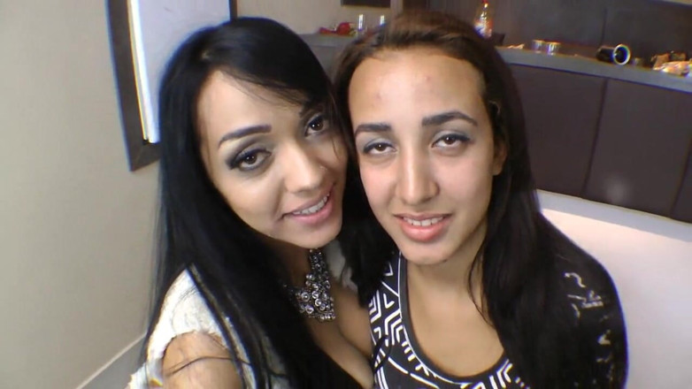 FetishKing: Całowanie gangbang babes lesbijek - Whois the Best Kisser Brazilia Versus...