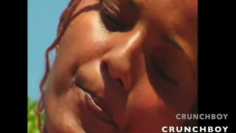 Bitch Girl Video: Doppia penetrazione Anale e figa con amici con sborrata finale