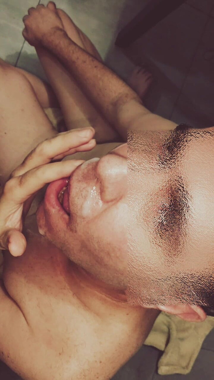 Ladyboy Karl: Sborra in bocca