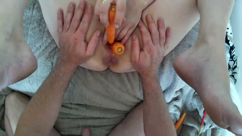 Petite chienne: Vegi Pussy