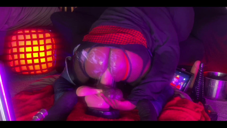 DipsoDeep: Mi masturbo il mio culo grosso con un dildo